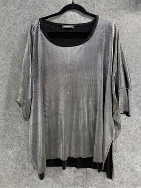 Alembika Silver Metallic Pleated Scoop-Neck Tunic